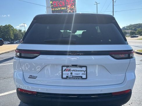 New 2025 Jeep Grand Cherokee Altitude image 11