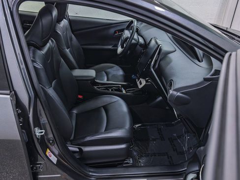 Used 2017 Toyota Prius Prime Premium image 20