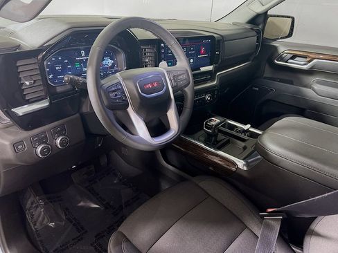 Used 2025 GMC Sierra 1500 Elevation w/ Preferred Package AWD/4WD image 9