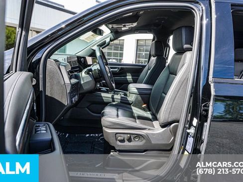Used 2025 Chevrolet Suburban Z71 AWD/4WD image 19