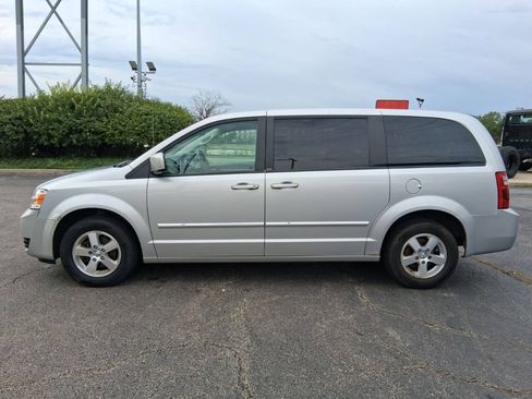 Used 2008 Dodge Grand Caravan SXT w/ Family Value Group FWD image 5
