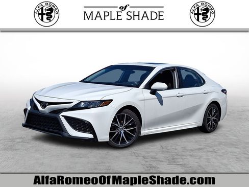 Used 2024 Toyota Camry SE FWD image 1