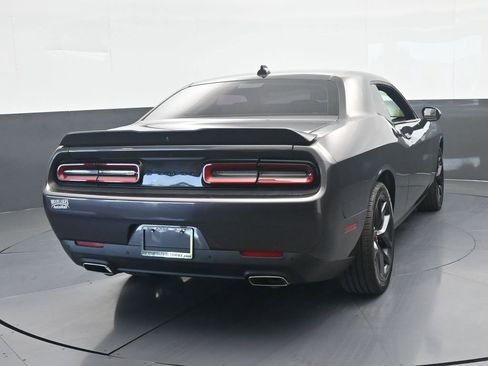 Used 2022 Dodge Challenger SXT w/ Driver Convenience Group RWD image 5