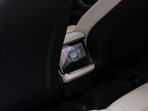 Used 2022 Tesla Model X image 45