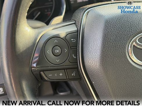 Used 2019 Toyota Camry SE w/ Carpet Mat Package FWD image 11