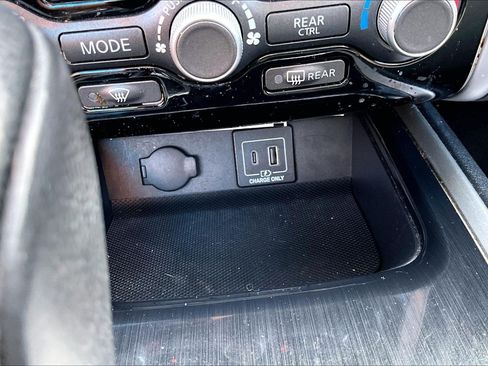 Used 2020 Nissan Pathfinder SV FWD image 32