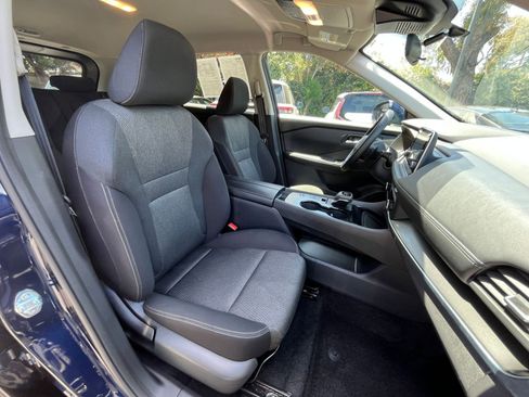 Used 2025 Nissan Rogue SV FWD image 38