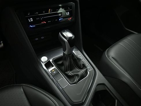 Used 2024 Volkswagen Tiguan SE R-Line image 17
