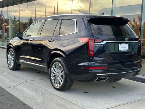 Used 2022 Cadillac XT6 Premium Luxury w/ LPO, Radiant Package image 3