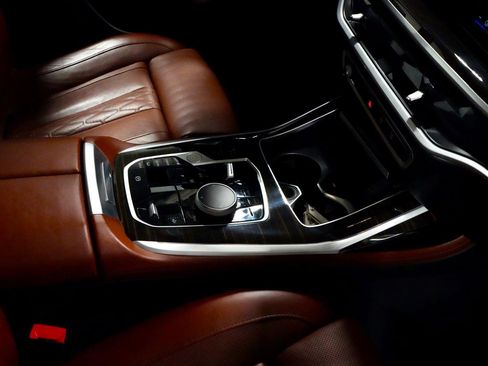 Used 2023 BMW X7 xDrive40i w/ Premium Package image 6