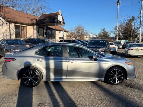 Used 2020 Toyota Camry SE image 6