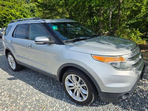 Used 2014 Ford Explorer Limited w/ Equipment Group 302A AWD/4WD image 3