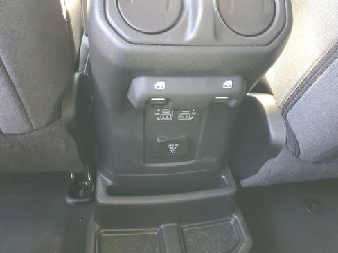 Used 2025 Jeep Wrangler Unlimited Sahara AWD/4WD image 10