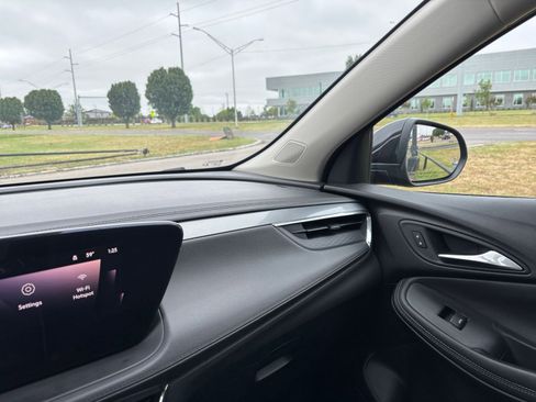 Used 2025 Buick Encore GX Preferred FWD image 34