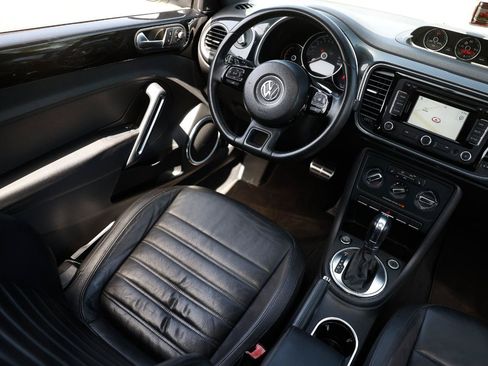 Used 2013 Volkswagen Beetle 2.0T FWD image 22