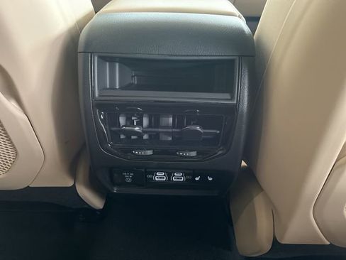 Used 2024 Jeep Grand Cherokee Limited w/ Luxury Tech Group II image 20