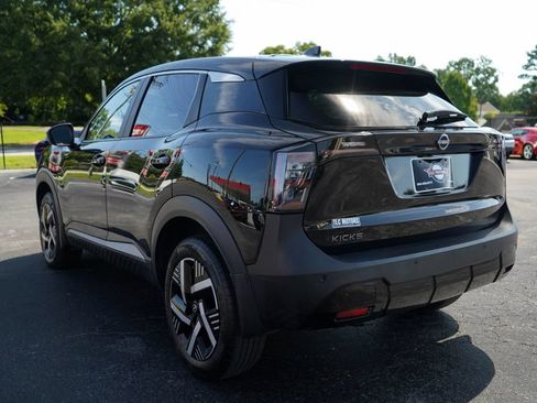 Used 2025 Nissan Kicks SV FWD image 3