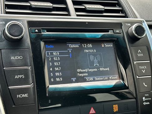 Used 2015 Toyota Camry LE image 18