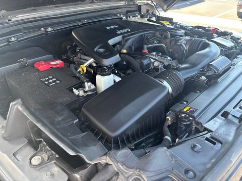 Used 2021 Jeep Wrangler Unlimited Rubicon AWD/4WD image 22