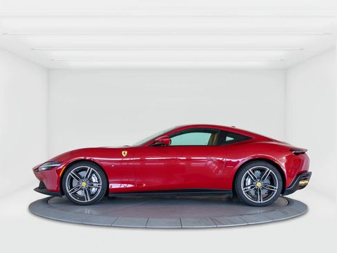Certified 2022 Ferrari Roma image 2