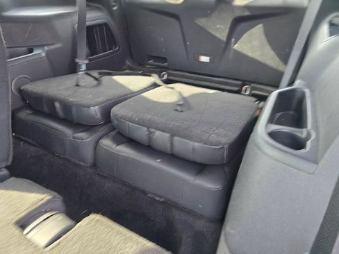 Used 2017 Ford Explorer XLT w/ Equipment Group 202A FWD image 13