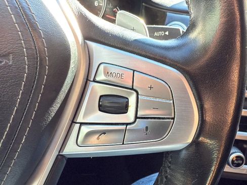 Used 2016 BMW 740i image 11