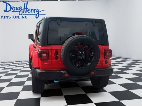 Used 2023 Jeep Wrangler Unlimited Sahara AWD/4WD image 4