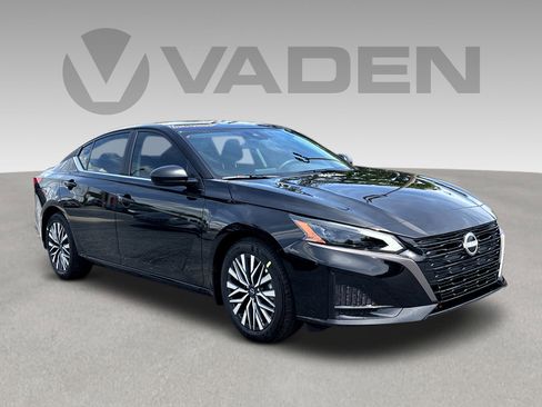 New 2026 Nissan Altima 2.5 SV FWD image 1