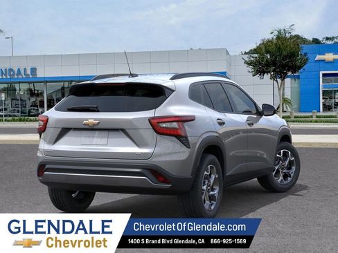 New 2026 Chevrolet Trax LT w/ Driver Confidence Package FWD image 4