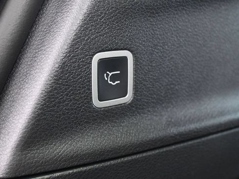 Used 2025 Chrysler Pacifica Select FWD image 31