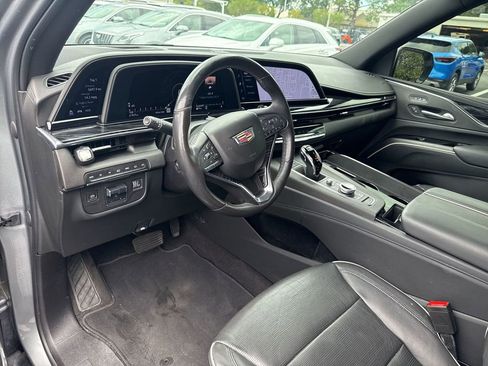 Used 2023 Cadillac Escalade Sport w/ LPO, ONYX Package AWD/4WD image 16