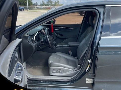 Used 2018 Chevrolet Impala LT FWD image 10