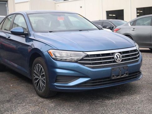 Used 2021 Volkswagen Jetta SE FWD image 2
