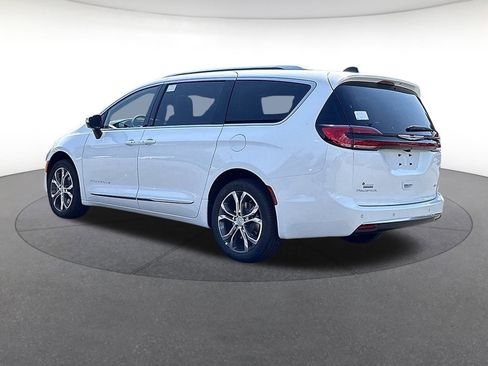 New 2026 Chrysler Pacifica Pinnacle image 3