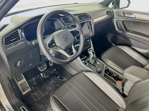 Certified 2024 Volkswagen Tiguan SE R-Line AWD/4WD image 9