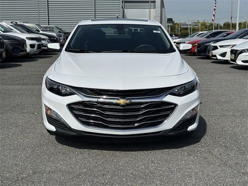 Used 2022 Chevrolet Malibu LT image 2