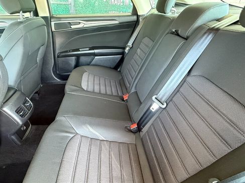 Used 2020 Ford Fusion SE image 25