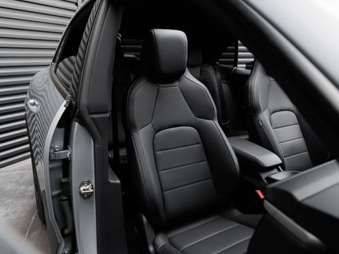 Used 2025 Porsche Macan Electric RWD image 35