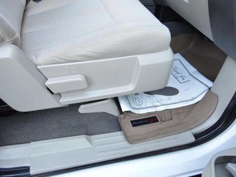Used 2010 Ford Expedition XLT AWD/4WD image 29