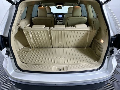 Used 2018 Toyota Highlander XLE image 31