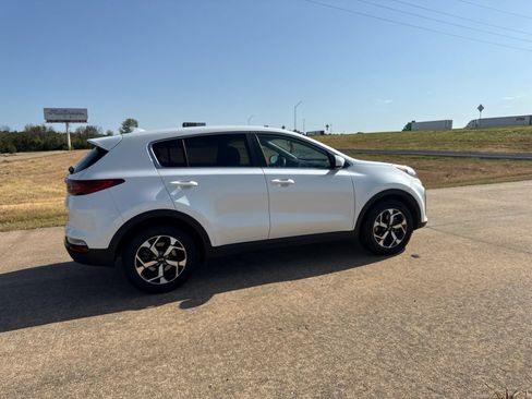 Used 2022 Kia Sportage LX FWD image 15