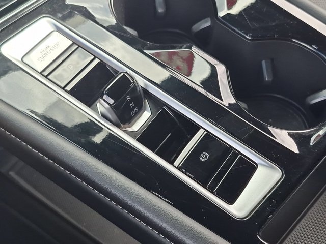 Used 2025 Volkswagen Atlas Cross Sport SE FWD image 19