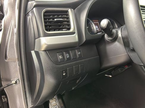 Used 2019 Toyota Highlander XLE AWD/4WD image 28