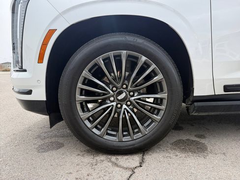 Used 2025 Cadillac Escalade ESV Sport Platinum w/ LPO, Floor Liner Package image 26