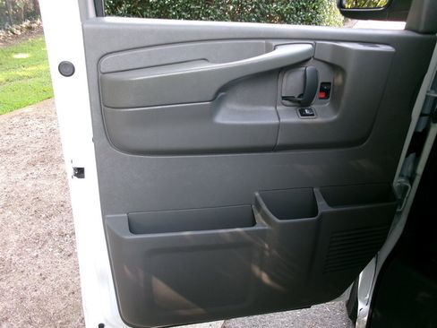 Used 2015 Chevrolet Express 3500 LT w/ LT Preferred Equipment Group RWD image 9