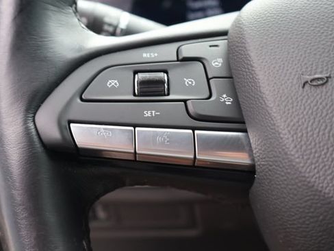 Used 2024 Cadillac XT4 Luxury w/ Cold Weather Package FWD image 25