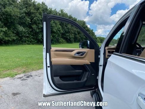 Used 2023 Chevrolet Tahoe Premier AWD/4WD image 13