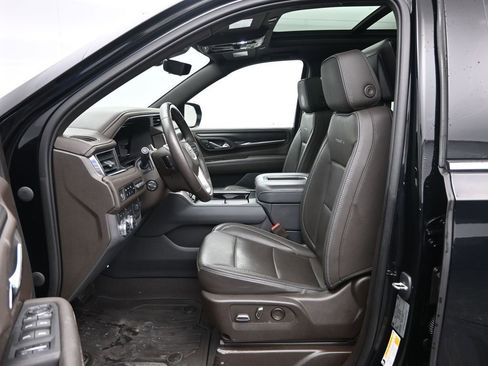 Used 2023 GMC Yukon Denali w/ Denali Reserve Package image 27