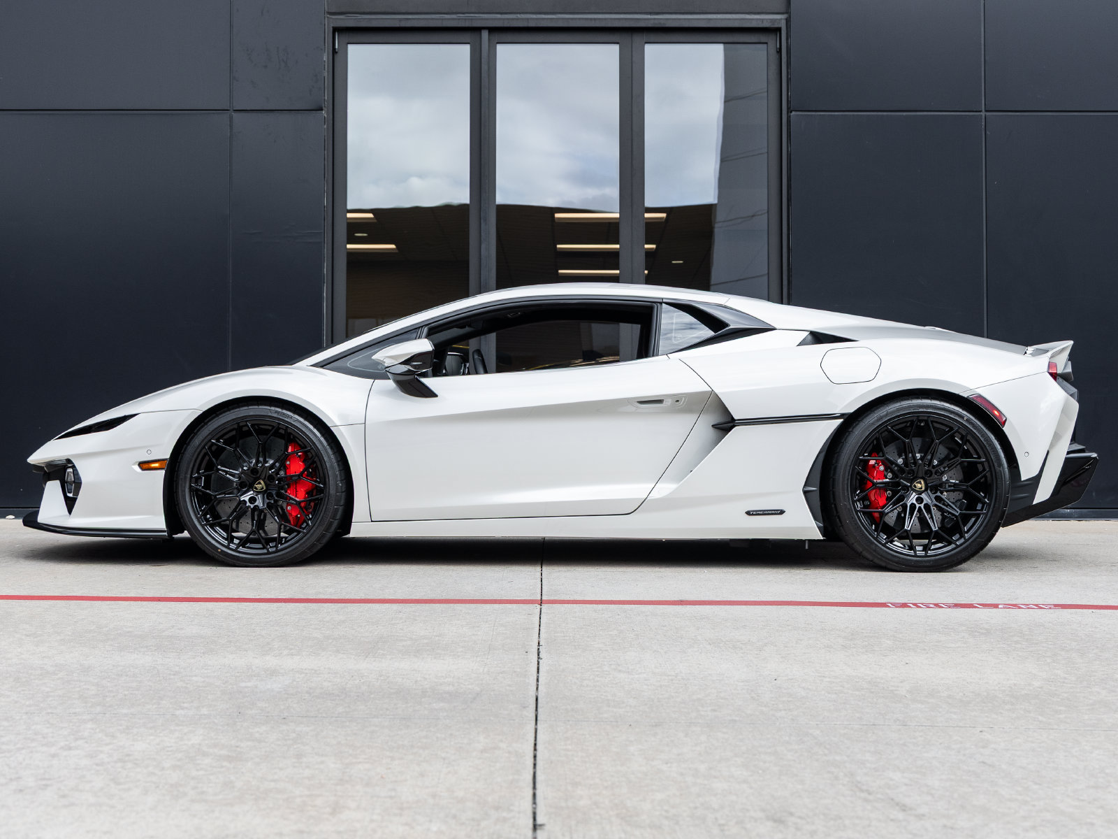 Used 2026 Lamborghini Temerario AWD/4WD image 9