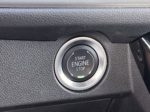 Used 2025 Chevrolet Traverse LT image 25